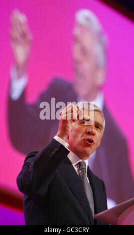 Le secrétaire à la Justice Jack Straw s'exprime lors de la Conférence du Parti travailliste au Brighton Centre, à Brighton. Banque D'Images