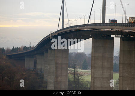 Sites touristiques - Pont Erskine - Ecosse.Le pont Erskine, situé au-dessus de la rivière Clyde, dans le Renfrewshire, en Écosse Banque D'Images