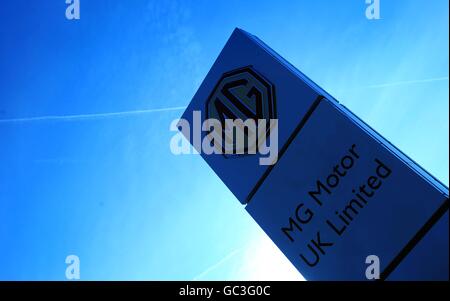 Un panneau à l'extérieur de l'usine MG Motor Longbridge à Birmingham. Une enquête a été mise en place par le gouvernement après LA MISE en administration DE MG Rover le 8 2005 avril. Banque D'Images