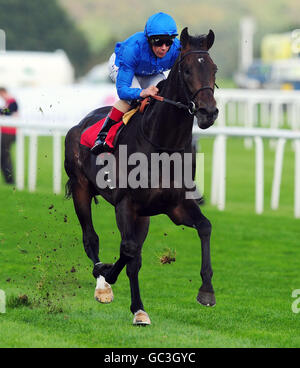 Al Zir, monté par Frankie Dettori, remporte le Sands venue et les enjeux de la condition du State Club Gainsborough lors de la journée de la DFS Doncaster Cup au Ladbrokes St Leger Festival à l'hippodrome de Doncaster. Banque D'Images