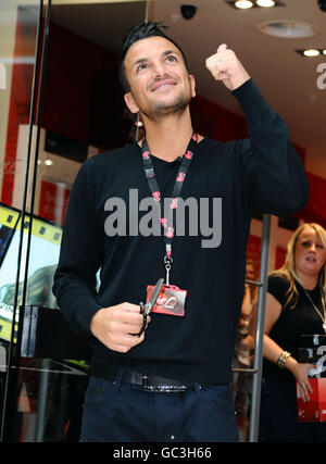 Peter Andre ouvre un nouveau magasin Virgin Media - Londres Banque D'Images