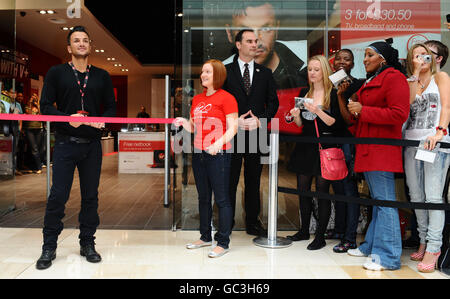 Peter Andre ouvre un nouveau magasin Virgin Media - Londres Banque D'Images