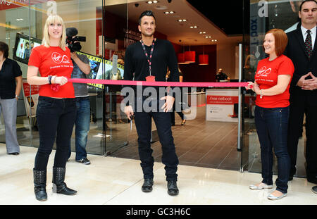 Peter Andre ouvre un nouveau magasin Virgin Media - Londres Banque D'Images