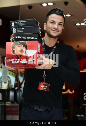 Peter Andre ouvre un nouveau magasin Virgin Media - Londres Banque D'Images