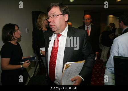 Taoiseach Brian Cowen photographié le dernier jour de la fête Fianna Fail « Think In » qui se tient à l'hôtel Hodson Bay à Athlone. Banque D'Images