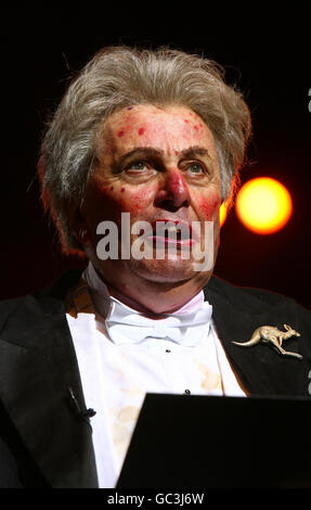 Dernière nuit de la BBC poms - Londres.Barry Humphries comme Sir les Patterson se produit à la dernière nuit des poms de la BBC au Royal Albert Hall. Banque D'Images