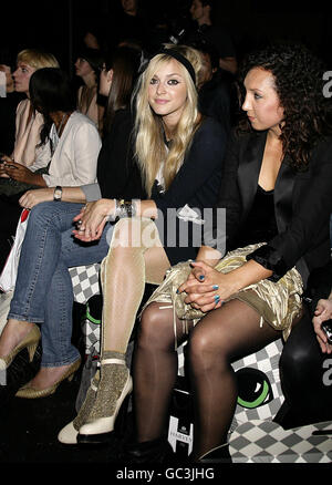 Fearne Cotton à la première rangée du spectacle PPQ de la London Fashion week, au BFC Space de Somerset House, dans le centre de Londres. Banque D'Images