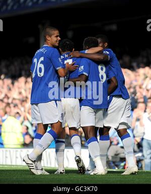 Soccer - Barclays Premier League - Everton / Blackburn Rovers - Goodison Park.Louis Saha (au centre à droite) d'Everton célèbre le premier but avec ses coéquipiers Banque D'Images