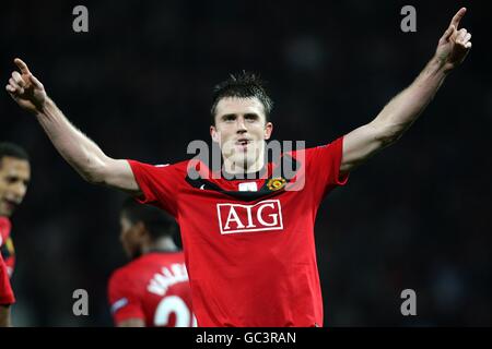 Football - UEFA Champions League - Groupe B - Manchester United / VfL Wolfsburg - Old Trafford.Michael Carrick, de Manchester United, célèbre le but gagnant. Banque D'Images