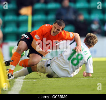 Soccer - Clydesdale Bank Scottish Premier League - Hibernian v Dundee United - Easter Road.Liam Miller de Hibernian et Craig Conway de Dundee United lors du match de la première ligue écossaise de la Clydesdale Bank à Easter Road, Édimbourg. Banque D'Images