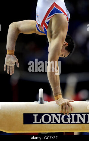 Gymnastique - Championnats du monde de gymnastique artistique 2009 - O2 Arena.Kristian Thomas, en Grande-Bretagne, participe au concours du Pommel Horse lors des championnats du monde de gymnastique à l'O2 Arena de Londres. Banque D'Images