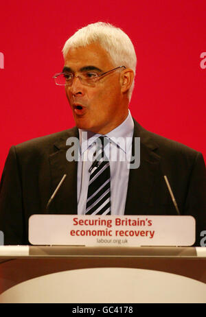 Le chancelier Alistair Darling s'est exprimé lors de la conférence du Parti travailliste au Brighton Centre, Brighton, East Sussex. Banque D'Images