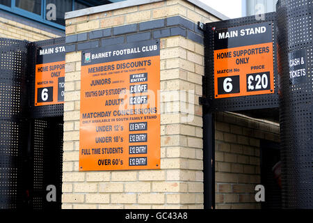 Vue générale sur les tourniquets et le tableau des droits d'entrée Au stade Underhill Banque D'Images