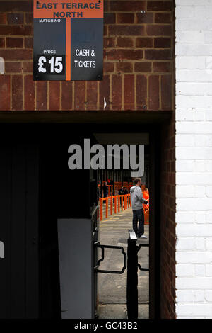 Football - Coca-Cola football League 2 - Barnett / Grimsby Town - Underhill.Vue générale sur les tourniquets et le prix d'entrée au stade Underhill Banque D'Images