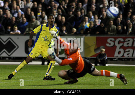 Jermaine Beckford, de Leeds United, marque le troisième but de ses côtés Banque D'Images