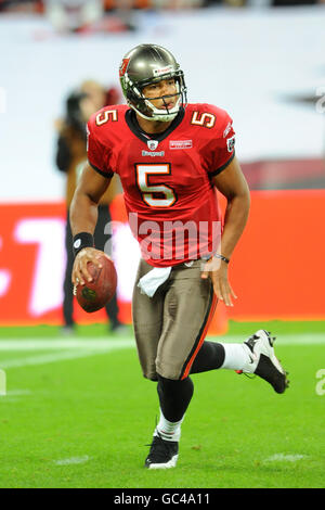 American football - NFL - New England Patriots / Tampa Bay Buccaneers - Wembley Stadium. Josh Freeman, Tampa Bay Buccaneers Banque D'Images