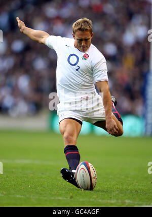 Rugby Union - Investec Challenge Series 2009 - Angleterre / Australie - Twickenham. Jonny Wilkinson, en Angleterre, est passible d'une peine Banque D'Images