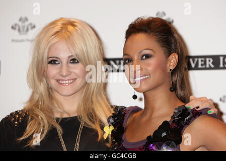 Pixie Lott (à gauche) et Alesha Dixon lors du lancement de « River Island Presents...TS for the Trust », à River Island sur Oxford Street, dans le centre de Londres. Banque D'Images