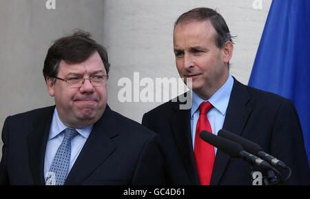 Taoiseach Brian Cowen et le ministre des Affaires étrangères, Micheal Martin, ont pris la parole Aux médias après avoir revendiqué la victoire dans le Traité de Lisbonne Référendum dans les bâtiments gouvernementaux de Dublin Banque D'Images