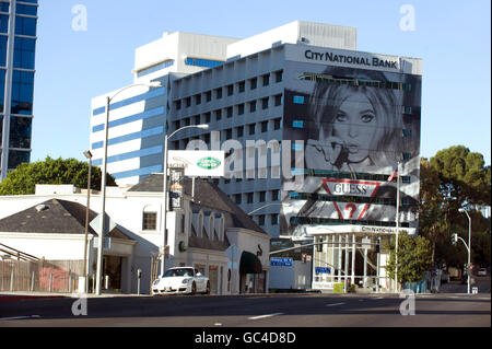 Grande annonce pour Guess Jeans sur le côté d'un bâtiment sur le Sunset Strip Banque D'Images