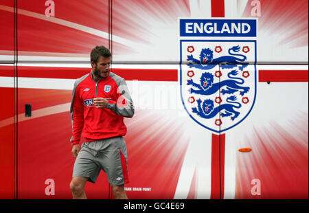 Football - coupe du monde de la FIFA 2010 - partie qualifiante - Groupe six - Angleterre / Ukraine - session d'entraînement de l'Angleterre - Londres Colney.David Beckham pendant une session de formation à London Colney, Hertfordshire. Banque D'Images