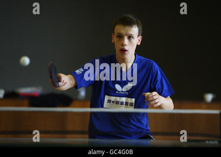 Rugby Union - défi de tennis de table - Centre communautaire de Knightswood.Sean Doherty, champion de tennis de table des moins de 18 ans en Écosse Banque D'Images