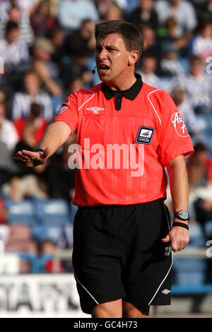 Football - Coca-Cola football League One - Huddersfield Town / Exeter City - The Galpharm Stadium.Gary Sutton, arbitre Banque D'Images