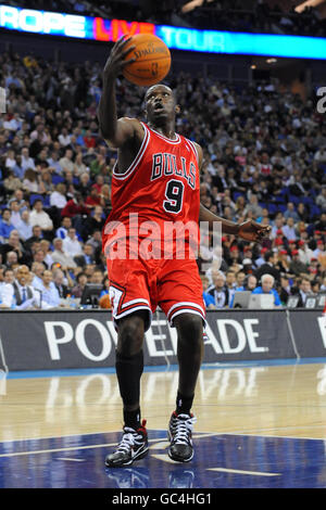 Basketball - NBA Europe - Chicago Bulls v Utah Jazz - O2 Arena. Luol Deng, Chicago Bulls Banque D'Images