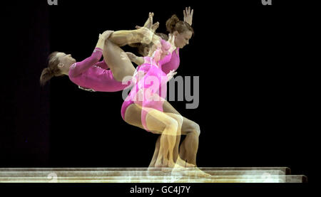 Le Bridget Sloan des États-Unis participe à la compétition pendant la finale All Round des femmes lors des championnats du monde de gymnastique à l'O2 Arena de Londres. Banque D'Images