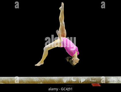 Le Bridget Sloan des États-Unis participe à la compétition pendant la finale All Round des femmes lors des championnats du monde de gymnastique à l'O2 Arena de Londres. Banque D'Images