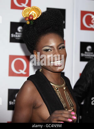 Shingai Shoniwa des Noisettes arrivant pour les Q Awards, à Grosvenor House, dans le centre de Londres. Banque D'Images