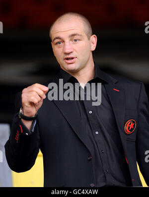 Rugby Union - European Challenge Cup - Pool Three - Saracens / Rugby Rovigo - Vicarage Road.Saracens et le capitaine d'Angleterre Steve Borthwick dans les stands alors qu'il se remet d'une blessure Banque D'Images