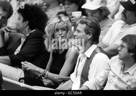 Les Jeux Olympiques de Los Angeles 1984.Les acteurs Farrah Fawcett et Ryan O'Neal aux Jeux Olympiques de Los Angeles. Banque D'Images