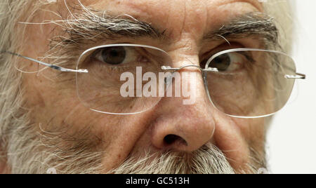 Le directeur, Michael Haneke, participe à une séance photo pour promouvoir « le ruban blanc », lors du Festival du film de Londres à l'hôtel Mayfair, dans le centre de Londres. Banque D'Images