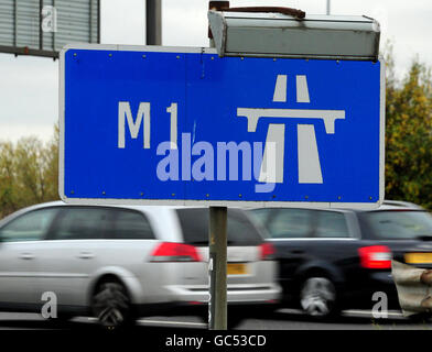 L'autoroute M1 approche du 50ème anniversaire.Partie de l'autoroute M1 à la jonction 15a. Banque D'Images