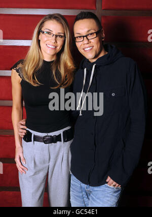 GOK WAN et Jessica Taylor lors d'une séance de portrait à l'hôtel Rembrandt, dans le sud-ouest de Londres, devant les prix du porteur du spectacle Specsavers de l'année, ce soir. Banque D'Images