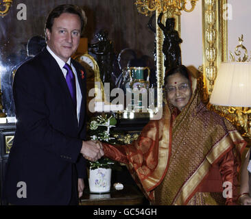 Le président indien, Pratibha Patil, rencontre le chef du Parti conservateur britannique, David Cameron, au château de Windsor. Banque D'Images
