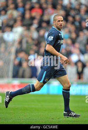 Football - Barclays Premier League - Stoke City v West Ham United - Britannia Stadium. Matthew Upson, West Ham United Banque D'Images