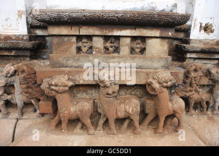 Sculptures à un temple hindou près de thrissur, Kerala Banque D'Images