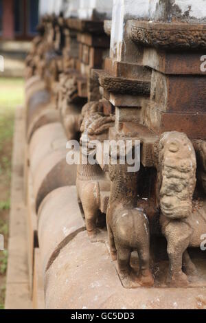 Sculptures dans un temple près de thrissur, Kerala Banque D'Images