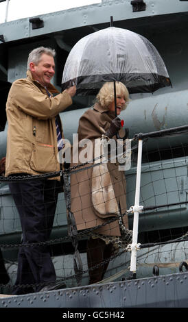 La duchesse de Cornwall est à bord du NCSM Haida à Hamilton, près de Toronto, au Canada. La duchesse a appris ses racines canadiennes aujourd'hui alors qu'elle poursuit sa tournée dans le pays nord-américain avec le prince de Galles. Banque D'Images