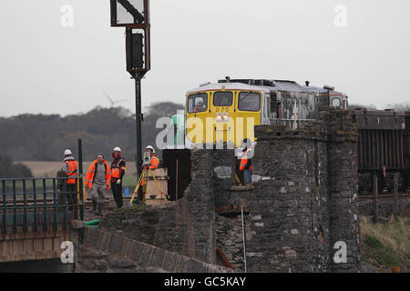 CIE Workmen au Viaduc ferroviaire de Malahide, Co. Dublin. Banque D'Images