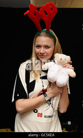 Jodie Kidd à la Mothers4Children vraiment, vraiment super vente de garage à Selfridges à Londres. Banque D'Images