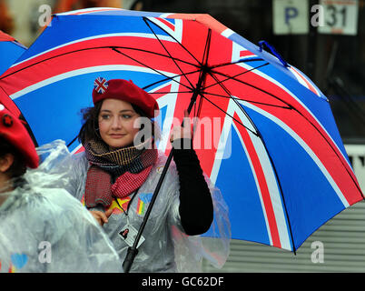 Un gardien de parade au Lord Mayors montre la parade pendant qu'il voyage du Guildhall dans la ville de Londres aux cours royales de justice, ce matin. Banque D'Images