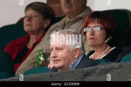 Cricket - Tour Match - Afrique du Sud A V England XI - Senwes Park.L'ancien entraîneur d'Angleterre Duncan Fletcher montres des stands pendant le match de l'excursion à Senwes Park, Potchefstroom, Afrique du Sud. Banque D'Images