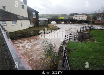 Une vue générale de la région où une femme aurait été balayée par la rivière Usk à Brecon, au sud du pays de Galles, vers 19h00 la nuit dernière. Banque D'Images