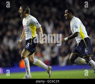 Soccer - Barclays Premier League - Tottenham Hotspur / Wigan Athletic - White Hart Lane.David Bentley de Tottenham Hotspur célèbre le huitième but du match de la première ligue de Barclay à White Hart Lane, Londres. Banque D'Images