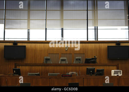 Une vue générale des présidents des juges dans la cour criminelle spéciale lors du dévoilement des nouvelles cours de justice pénale, Parkgate Street, Dublin. Banque D'Images