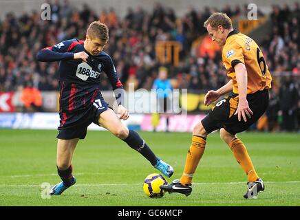 Ivan Klasnic de Bolton Wanderers (à gauche) et Jody Craddock de Wolverhampton Wanderers (à droite) en action Banque D'Images