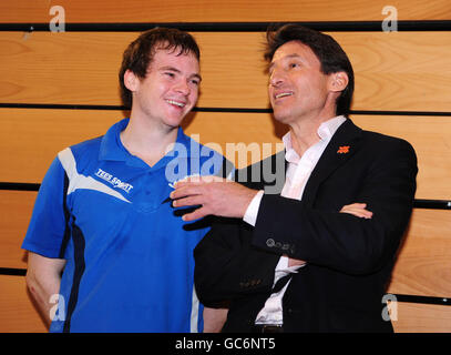 Lord Coe rencontre ancien instituteur Banque D'Images